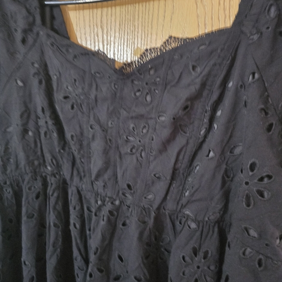 Nwt.Torrid Black Eyelet Top - Picture 4 of 5